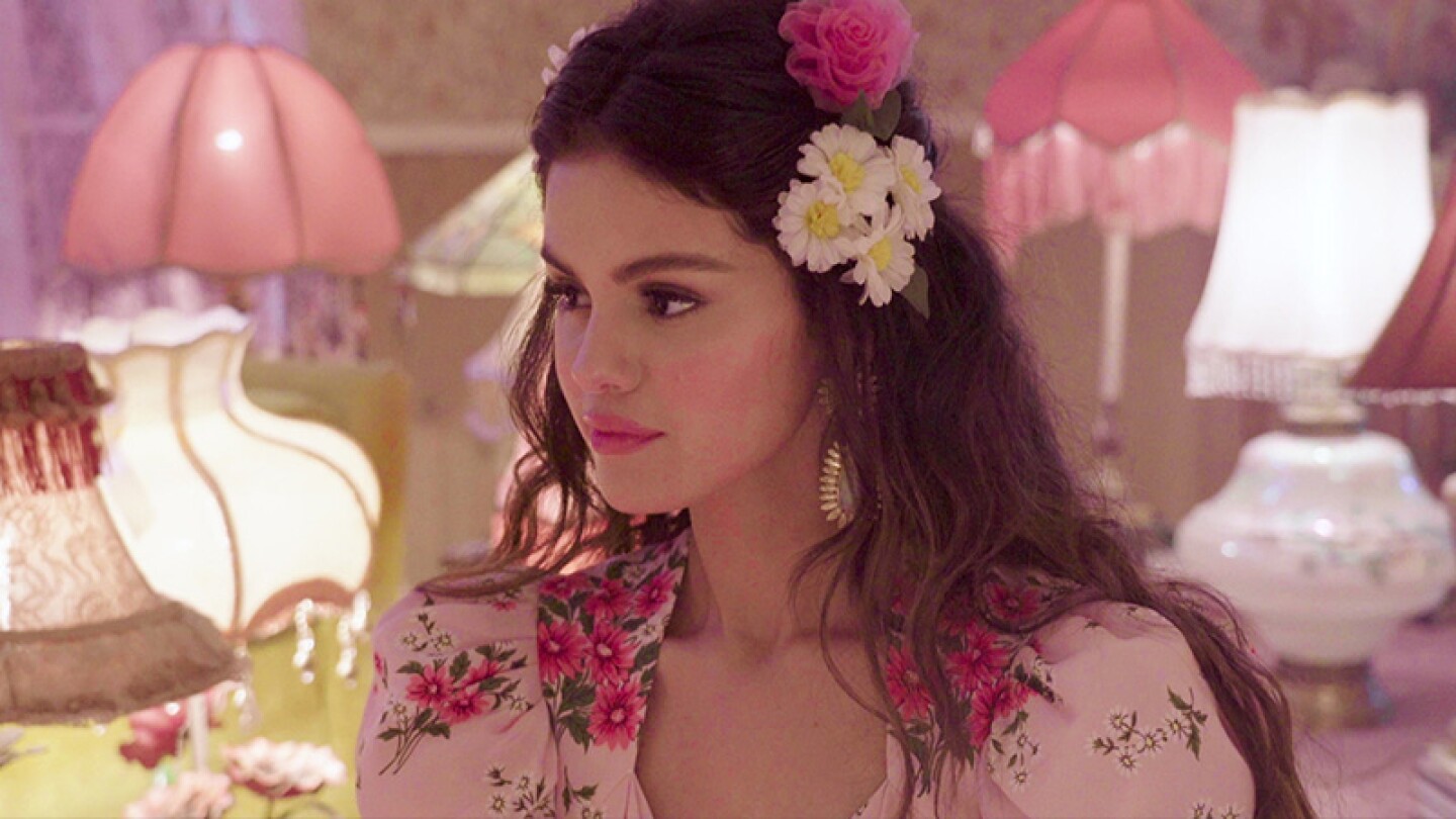 Selena Gómez canta nuevamente en español