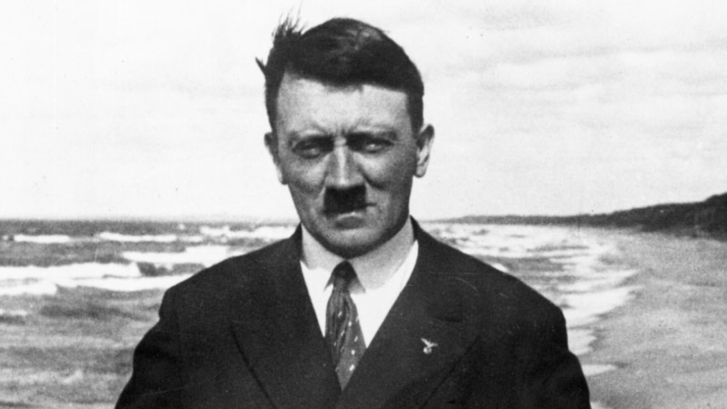 Adolf Hitler n