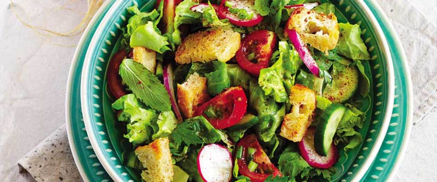 Ensalada con lechuga y rábanos