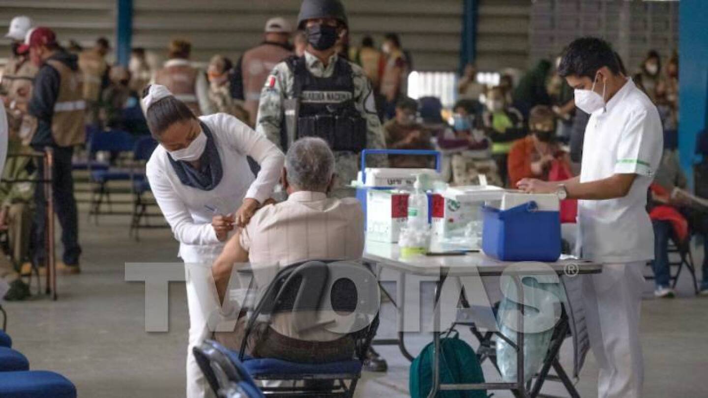 Abuelitos vacunan Covid