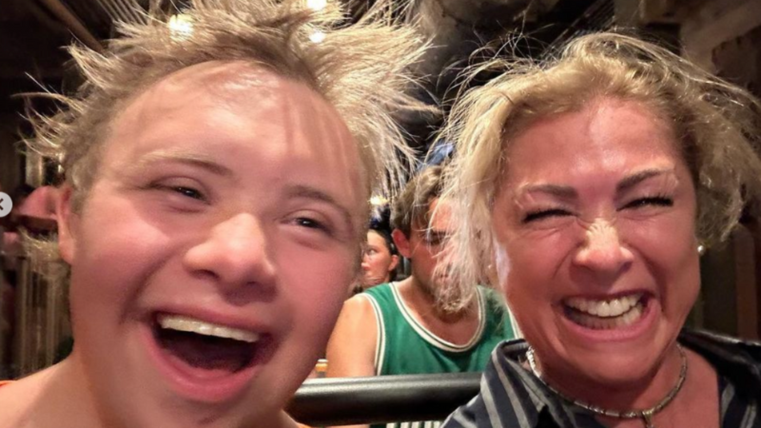 Leticia Calderón y su hijo Luciano, sonrientes.