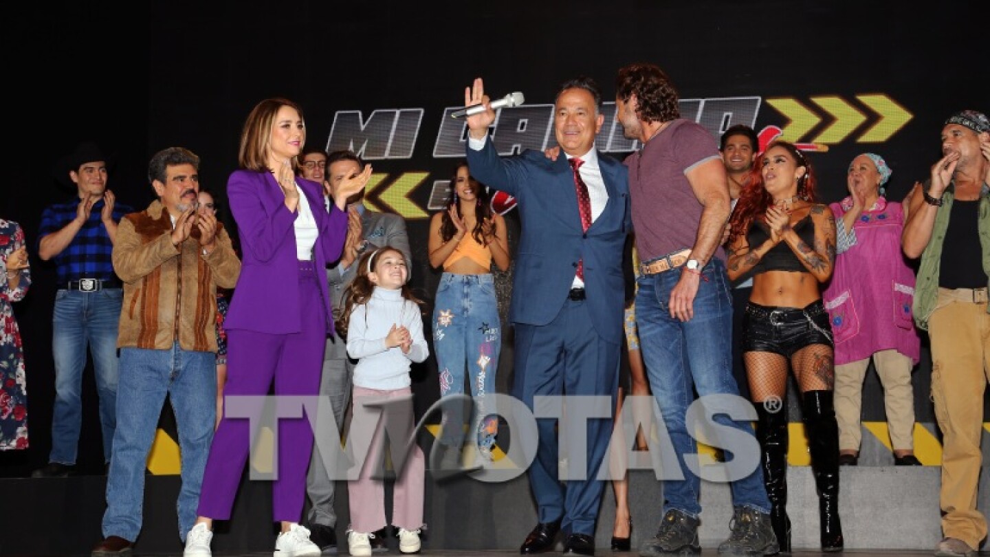 Presentan 'Mi camino es amarte', la nueva novela de Nicandro Díaz