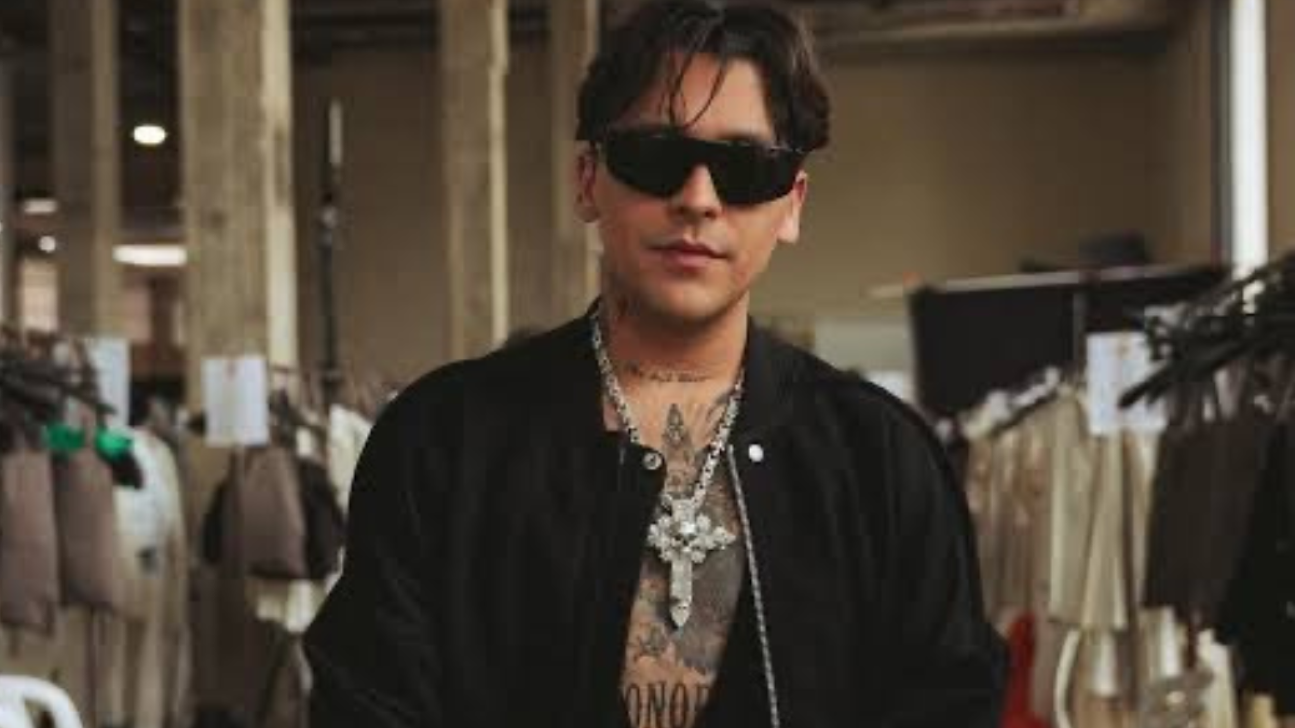 Christian Nodal lanza su marca de ropa: sombreros, botas y estilo gótico vaquero para todos