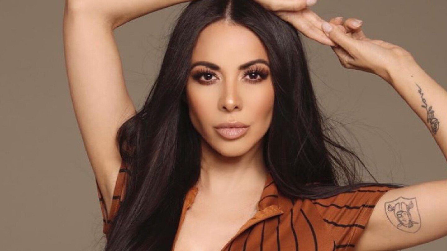Jimena Sánchez desborda sus enormes glúteos en entallados jeans