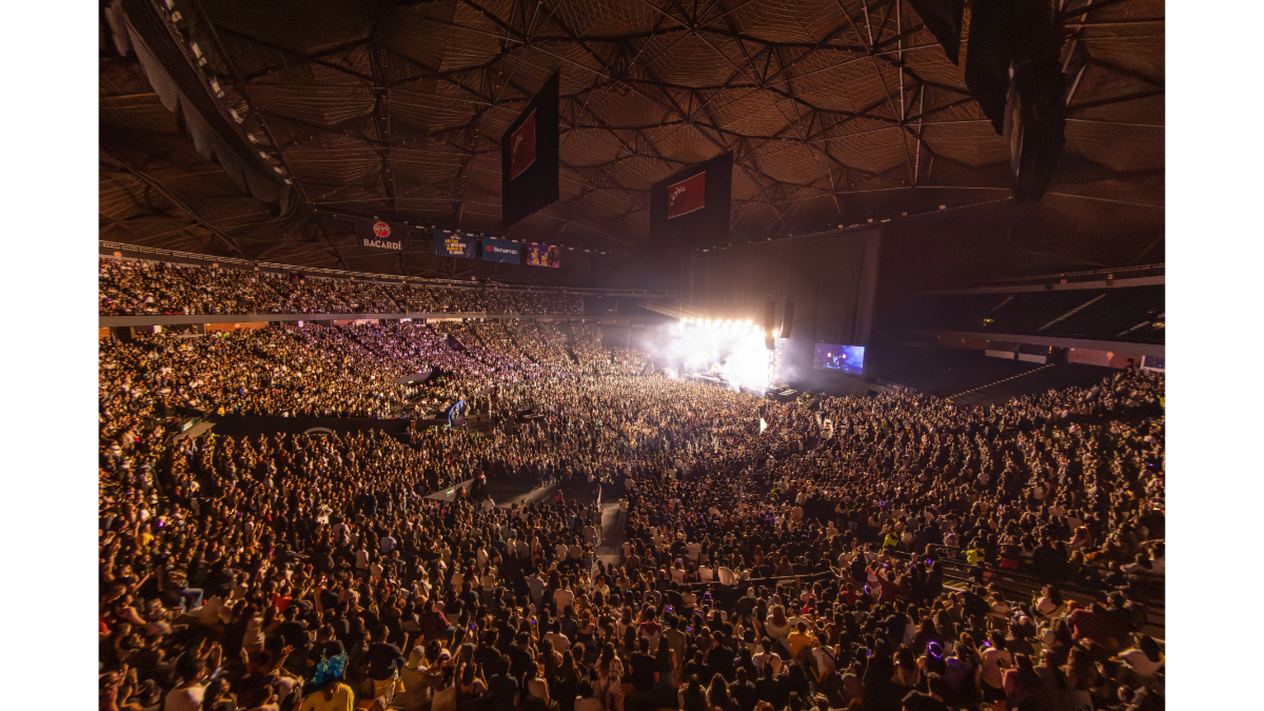 Palacio de los deportes lleno total