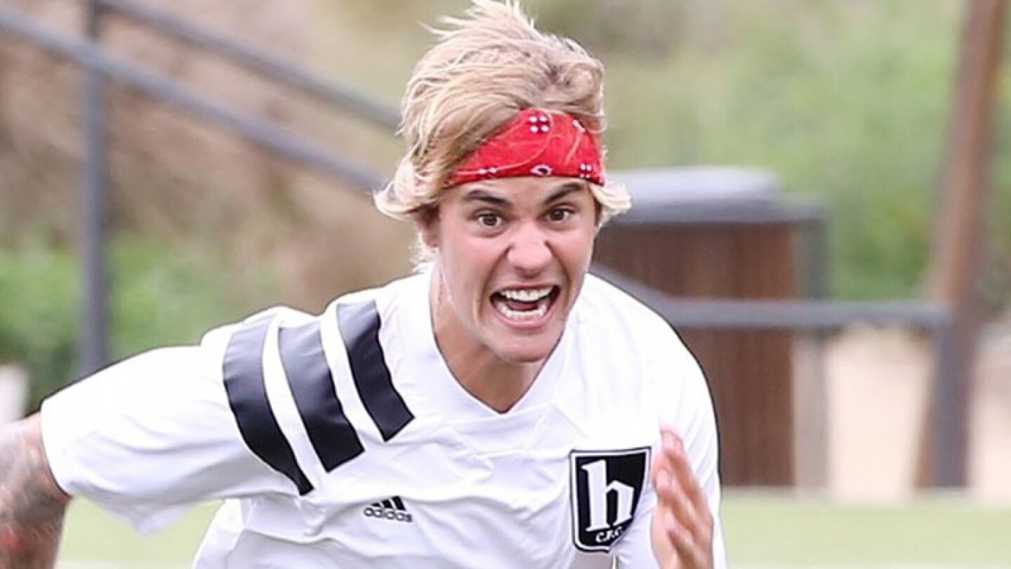 Justin Bieber se agarra a golpes