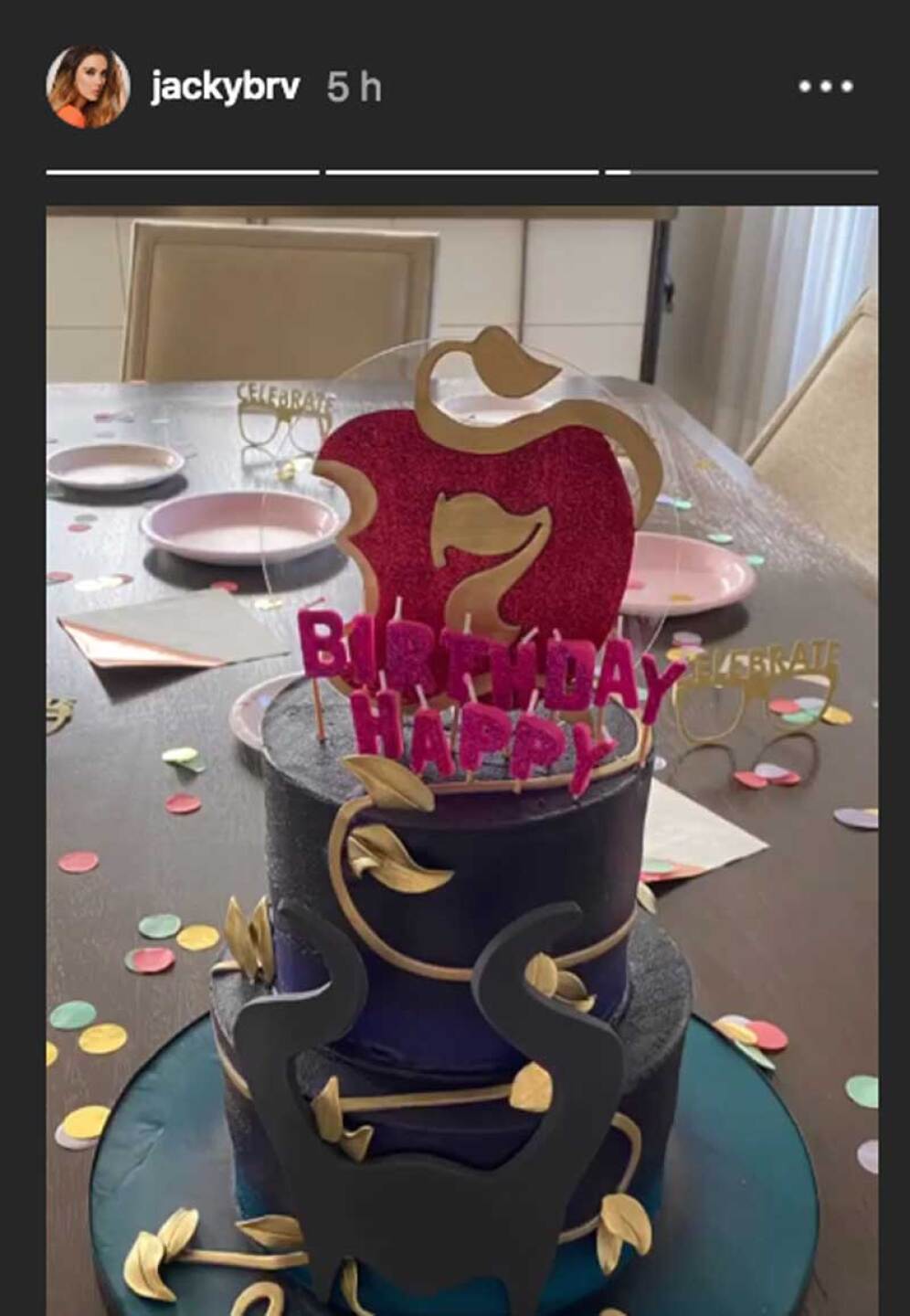 El pastel no podía faltar