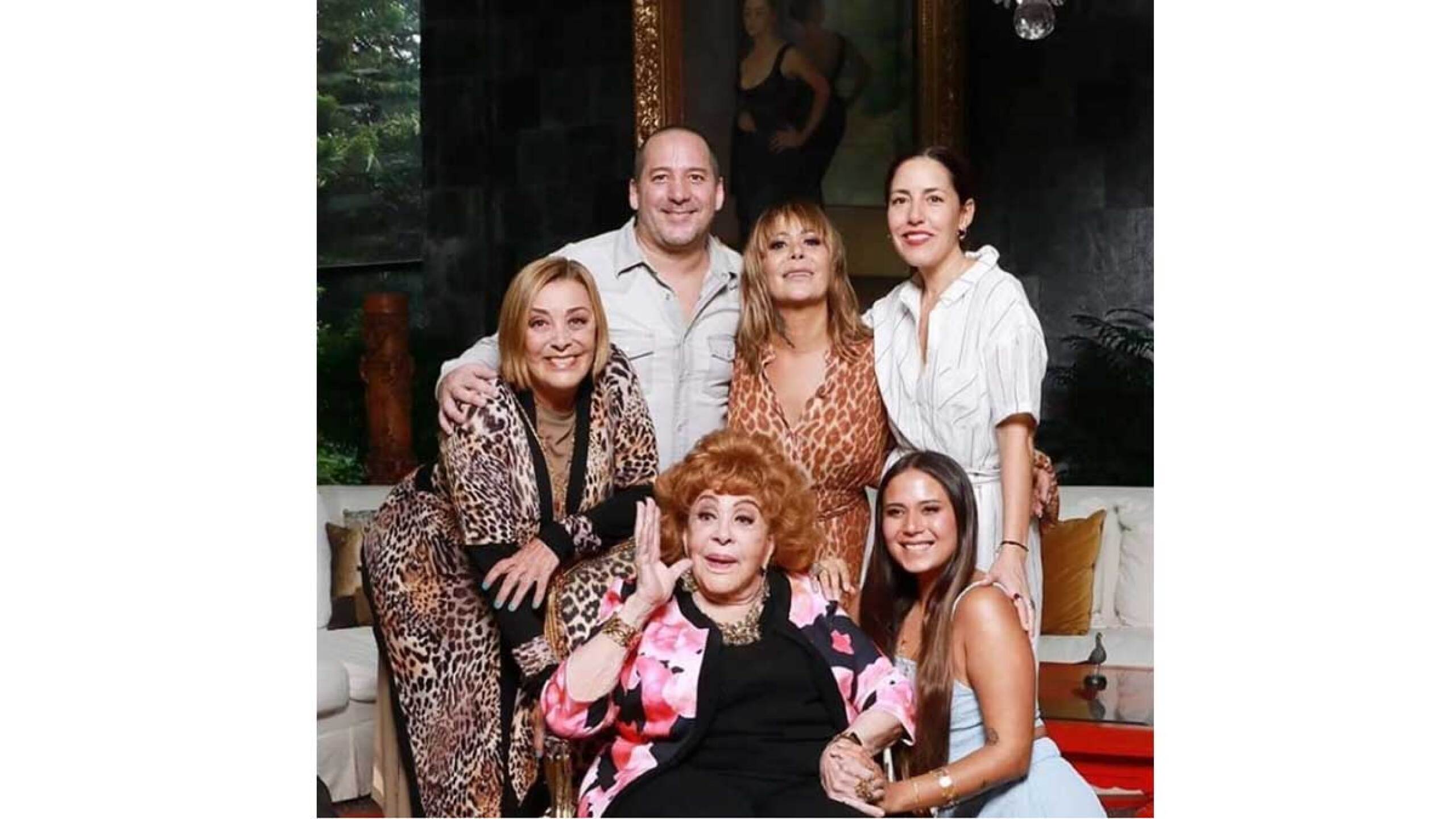 Silvia Pinal y su familia