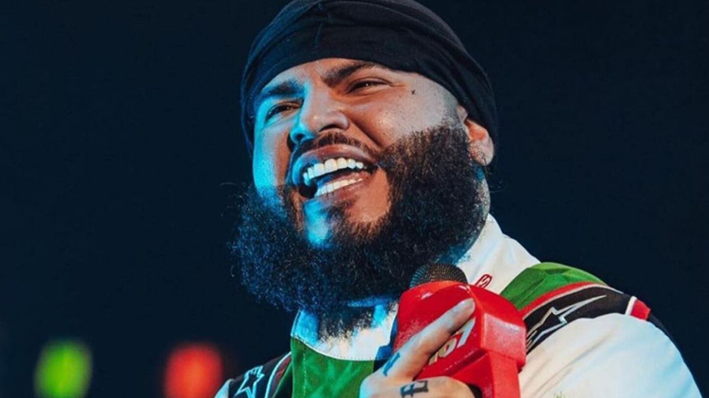 Farruko causa polémica al pedir perdón por la letra de sus canciones en pleno concierto.