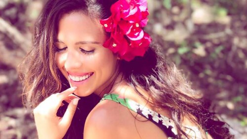 Mirela llega a México y promueve su sencillo "Contigo"