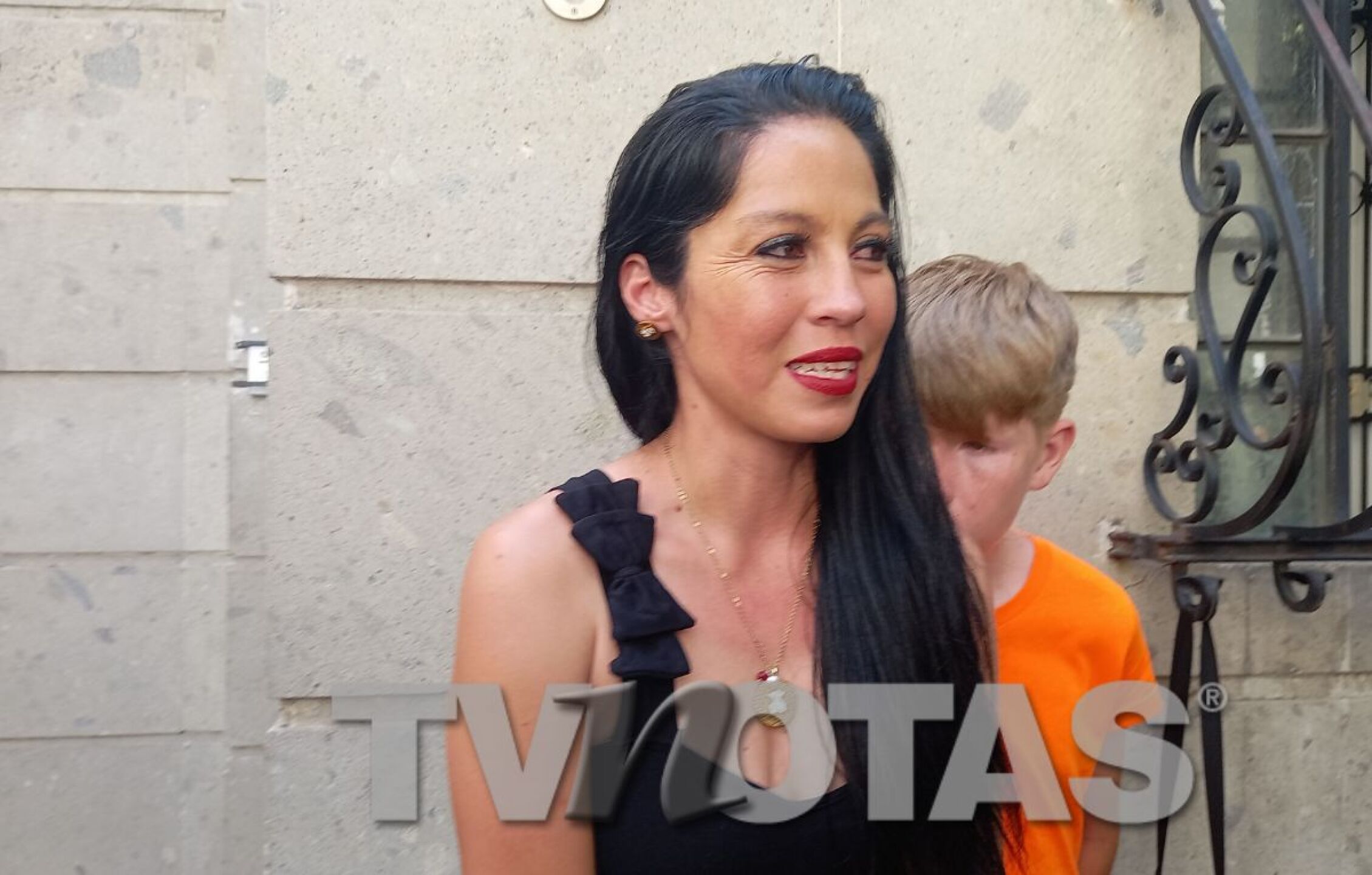 Karen Rivera y el hijo de Héctor Soberón hablando de la nueva denuncia junio 2023