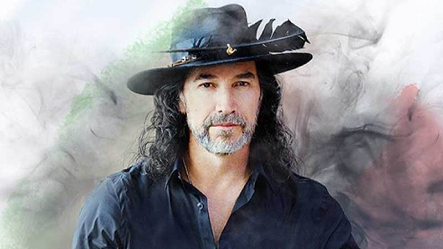 Marco Antonio Solís debutó en la música en 1975