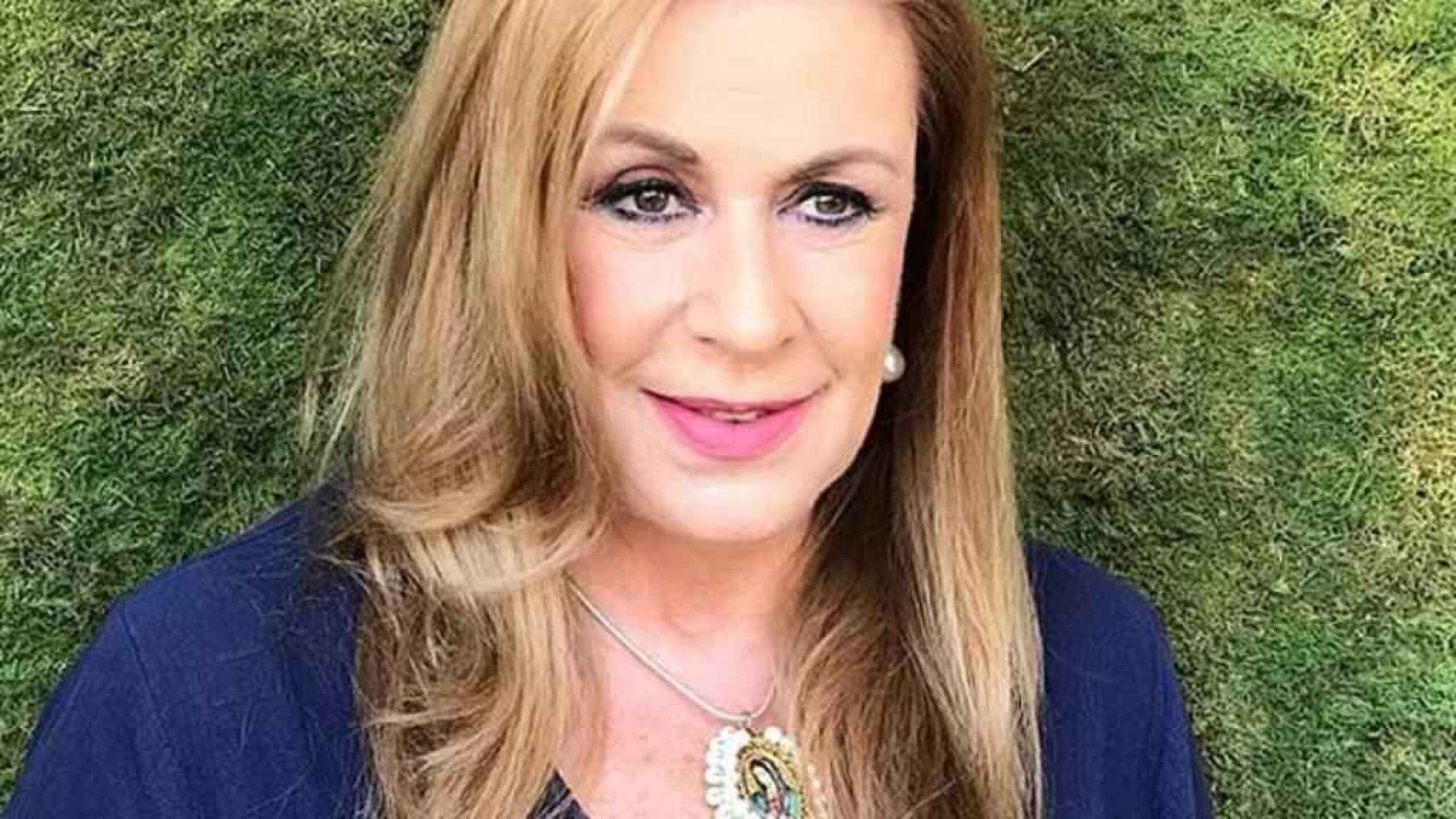 Laura Zapata comparó  apariencia  hermana menor Thalía