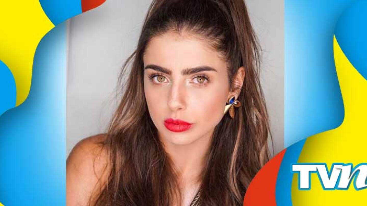 Michelle Renaud atrapa miradas en diminuto bikini rojo