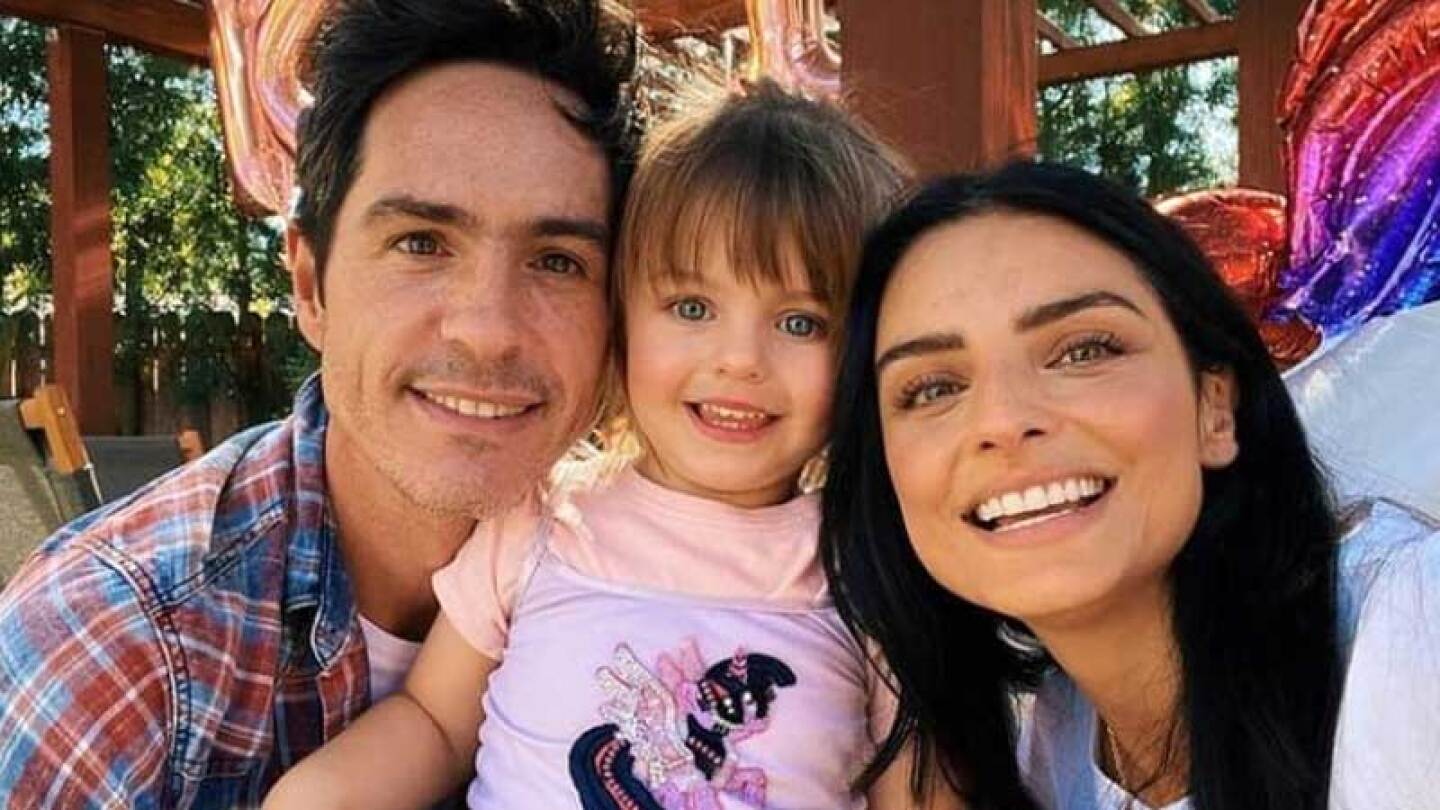 Aislinn Derbez, Kailani y Mauricio Ochmann.
