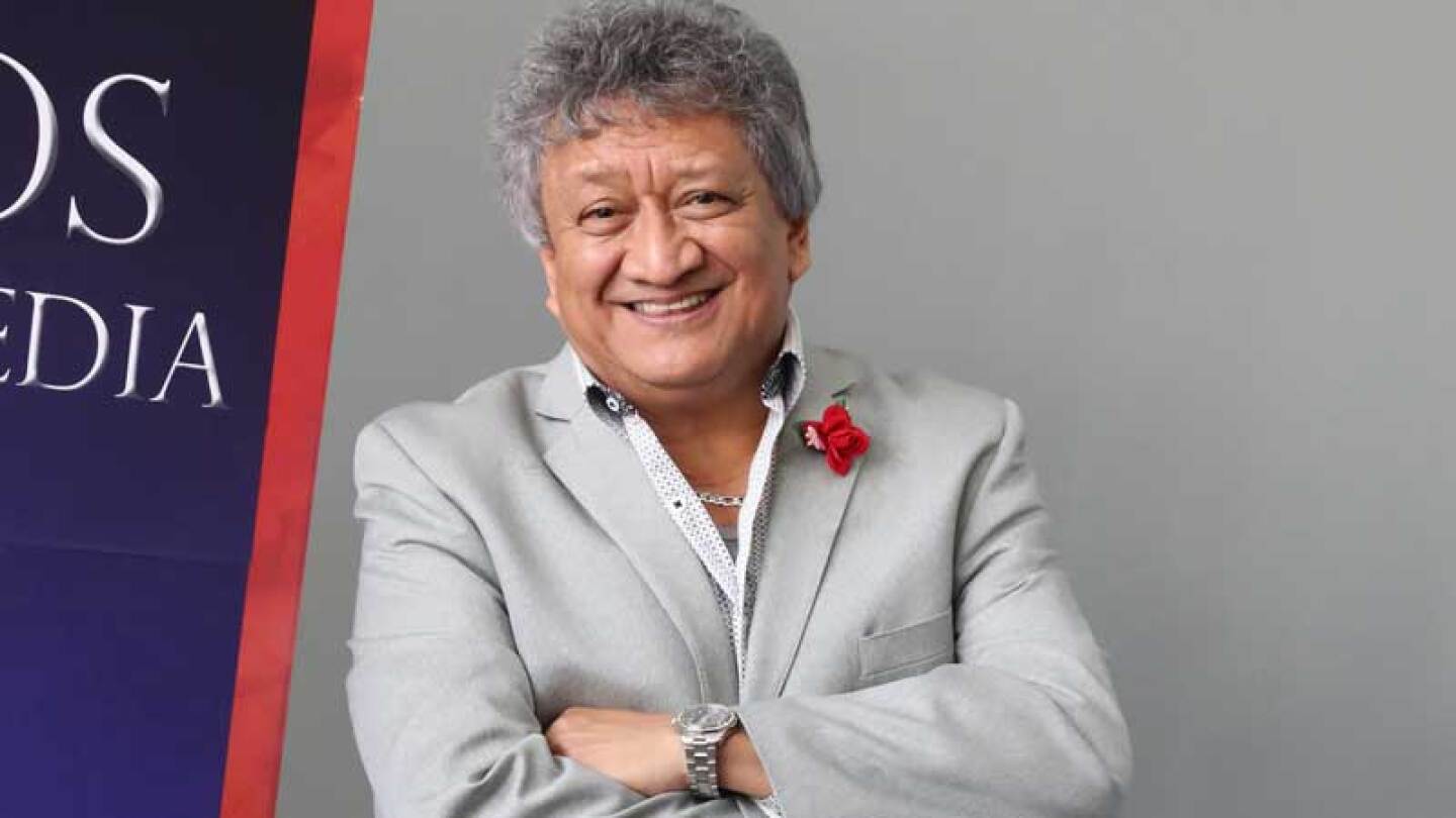 El comediante celebra 45 años de trayectoria artística. 