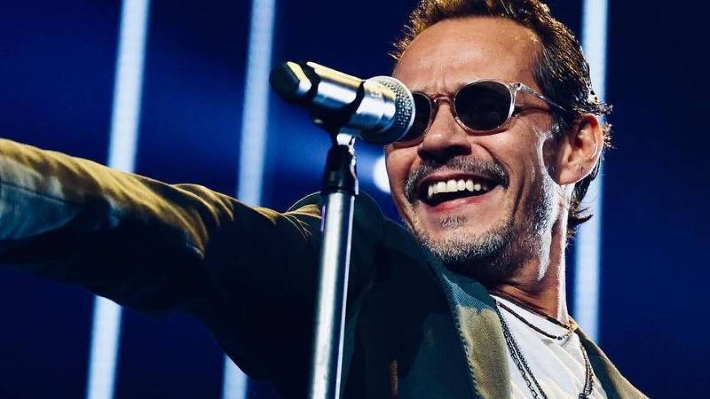 Marc Anthony extraños movimientos