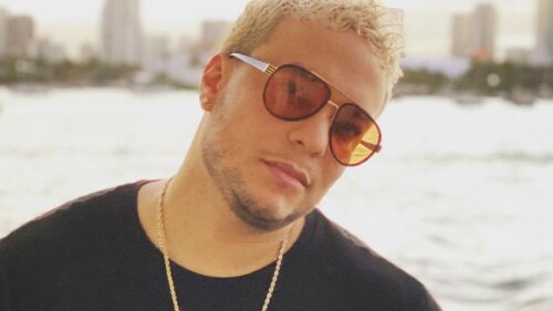 lorenzo méndez video bar chiquis