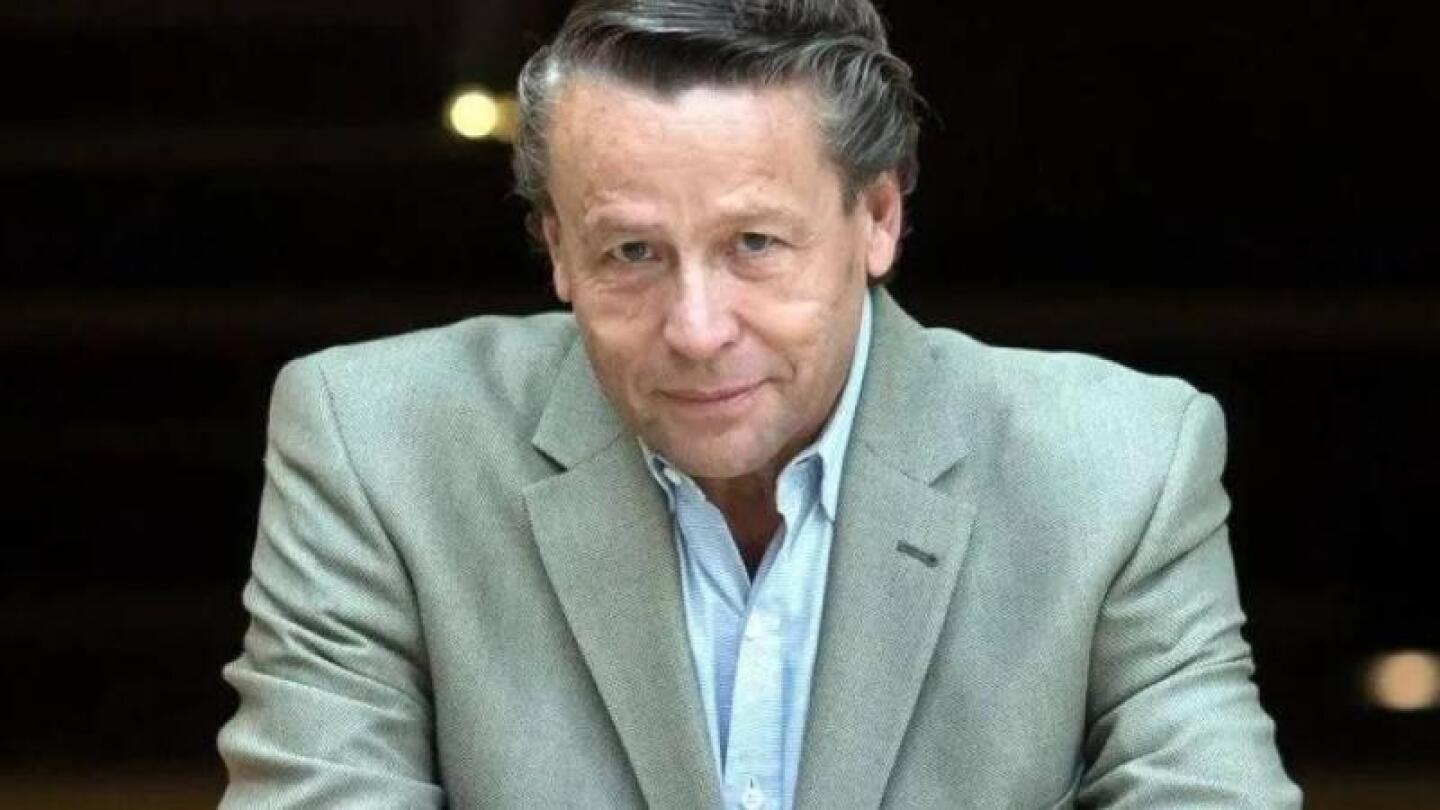 Alfredo Adame afirma que no ha tenido relaciones íntimas con su actual novia.