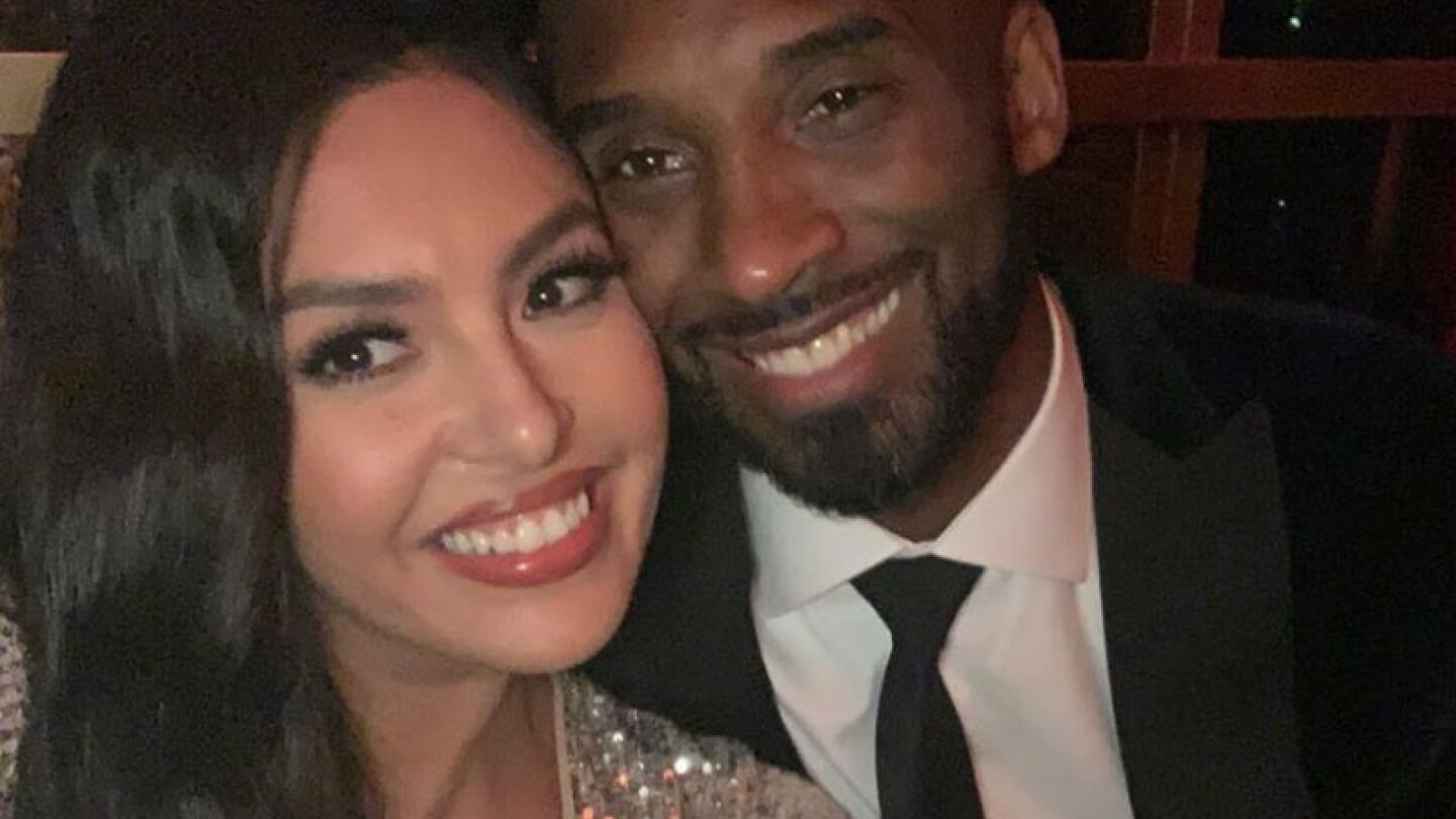 A casi un mes de la tragedia, la viuda de Kobe Bryant interpuso una demanda contra la empresa del helicóptero en el que viajaba su esposo e hija.