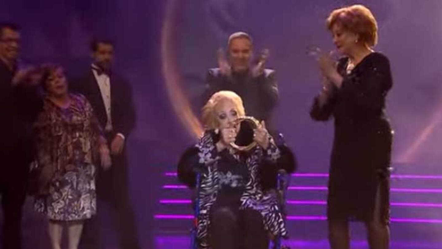 Silvia Pinal fue ovacionada de pie