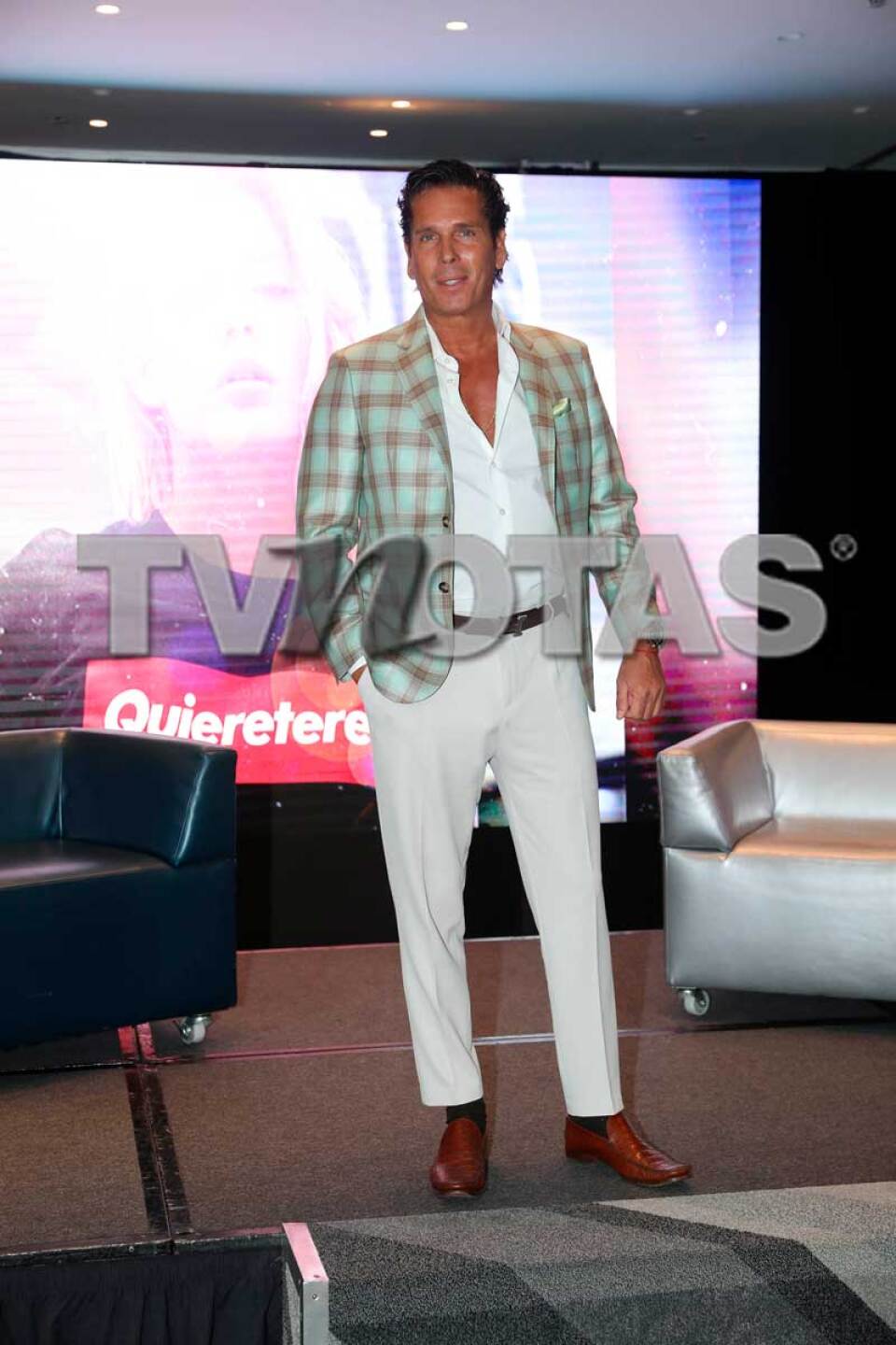 Roberto Palazuelos llevó a cabo la presentación oficial de su marca de ropa