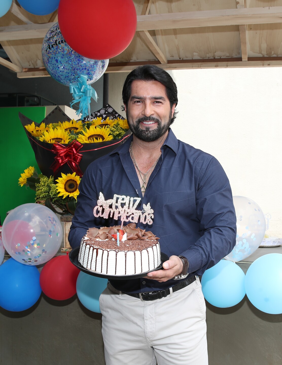 Arturo Carmona celebra su cumpleaños 48