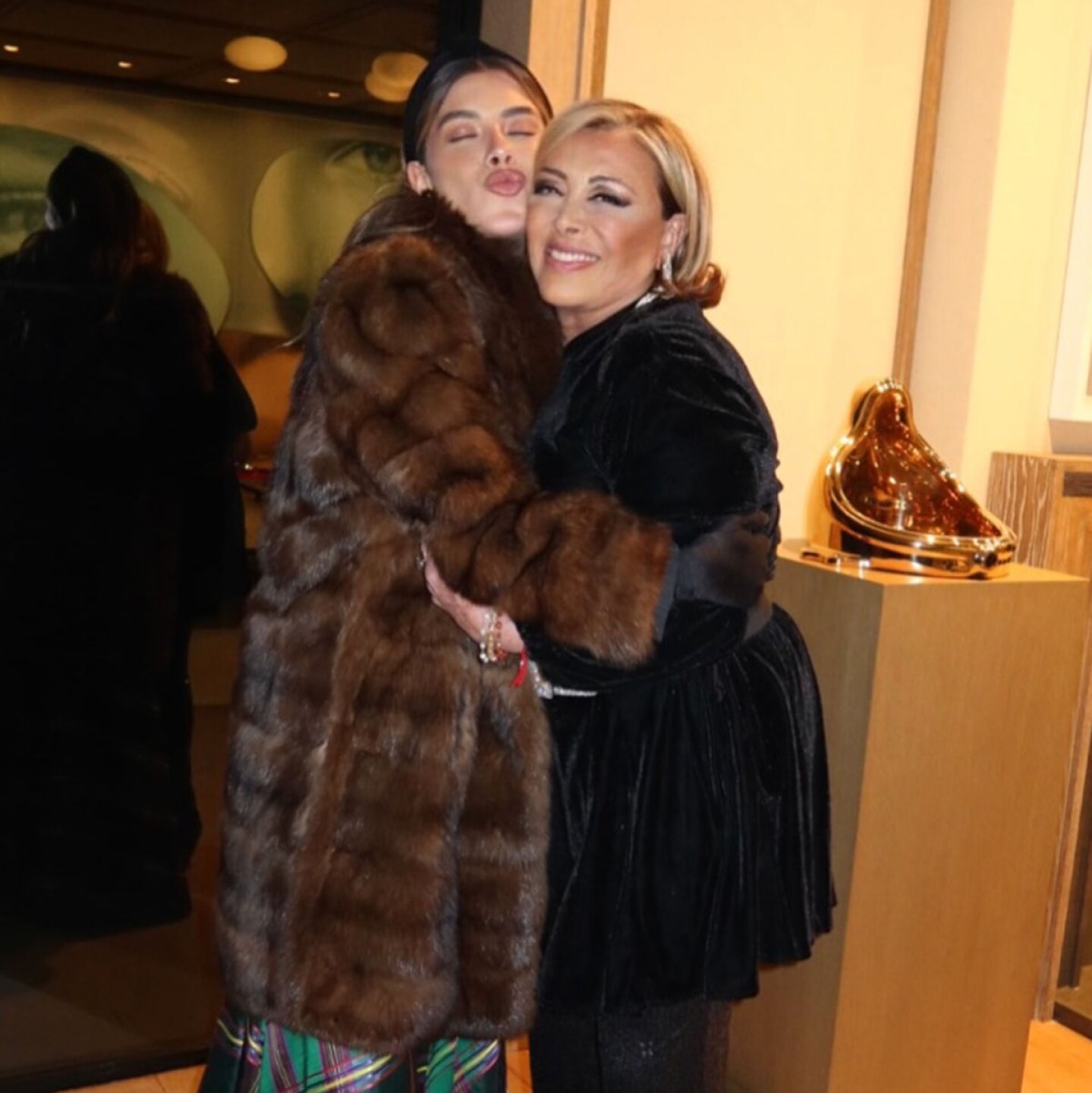Michelle Salas y Sylvia Pasquel