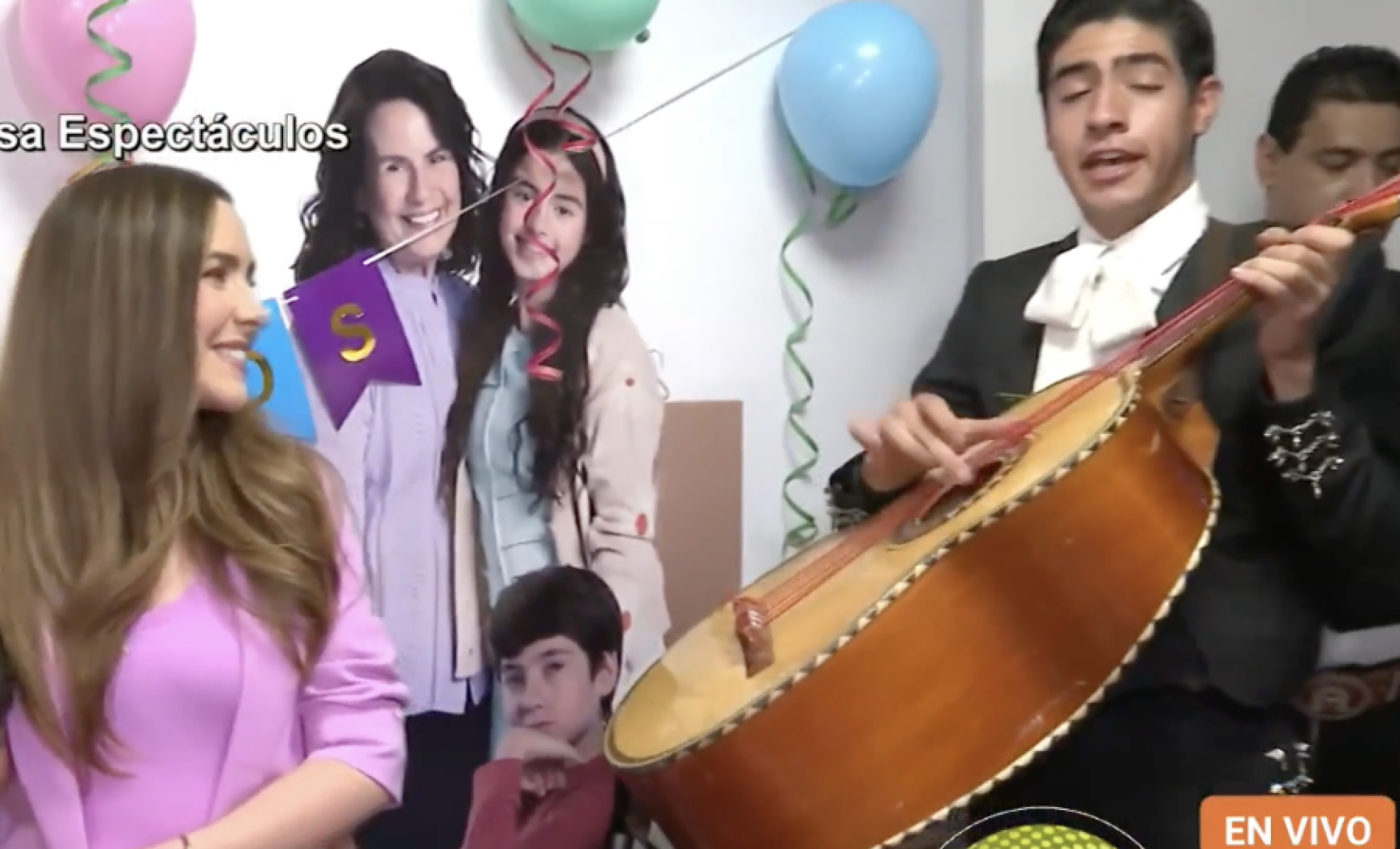 Ariadne Díaz con mariachi en su cumpleaños
