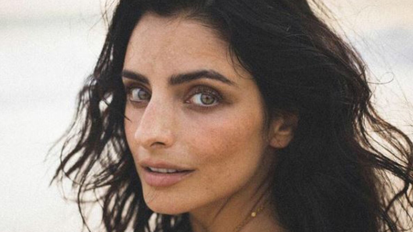 Aislinn Derbez.