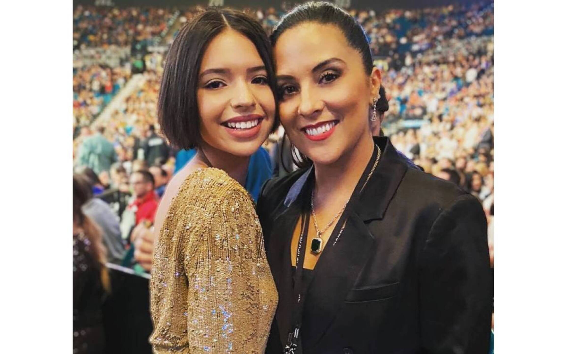 Ángela Aguilar y su mamá