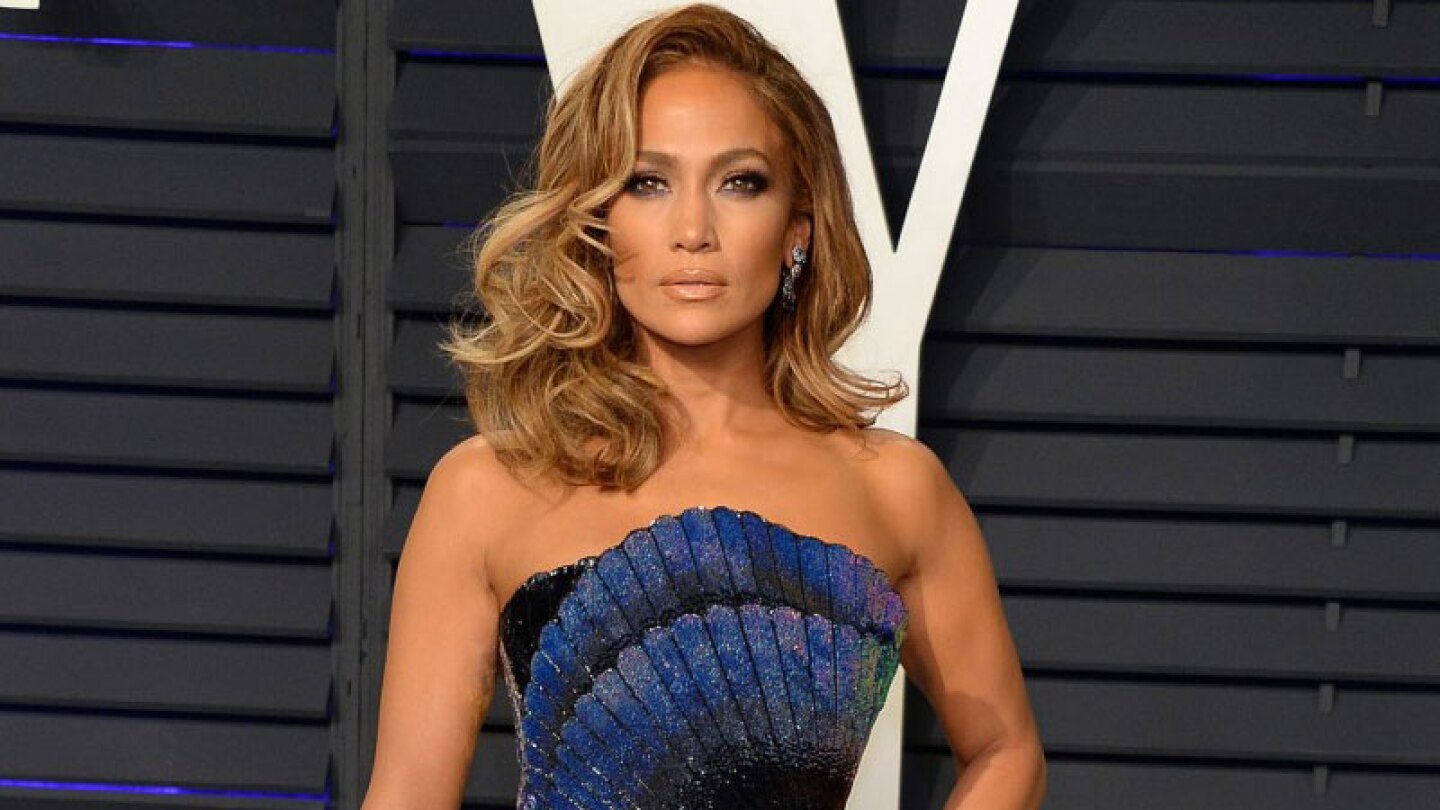 JLo cumple 50 años de llevar la corona como reina del mejor trasero.