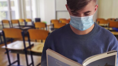 Regreso a clases presenciales, ¿Necesito comprar útiles escolares y uniformes?