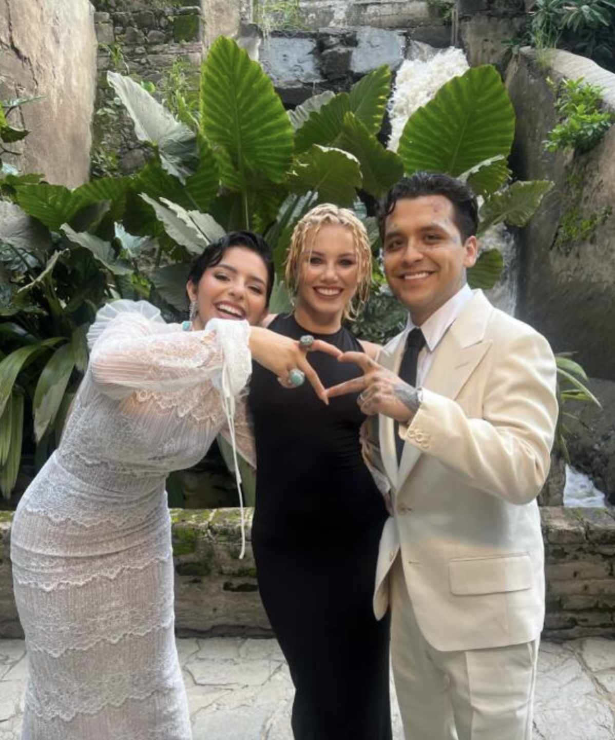 Nodal, Ángela Aguilar y su mejor amiga