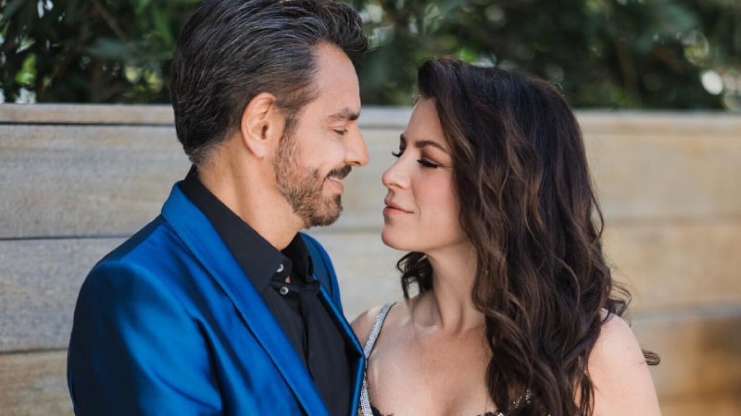 Alessandra Rosaldo señaló que la operación de hombro, a la que se sometió su esposo Eugenio Derbez, fue todo un éxito.