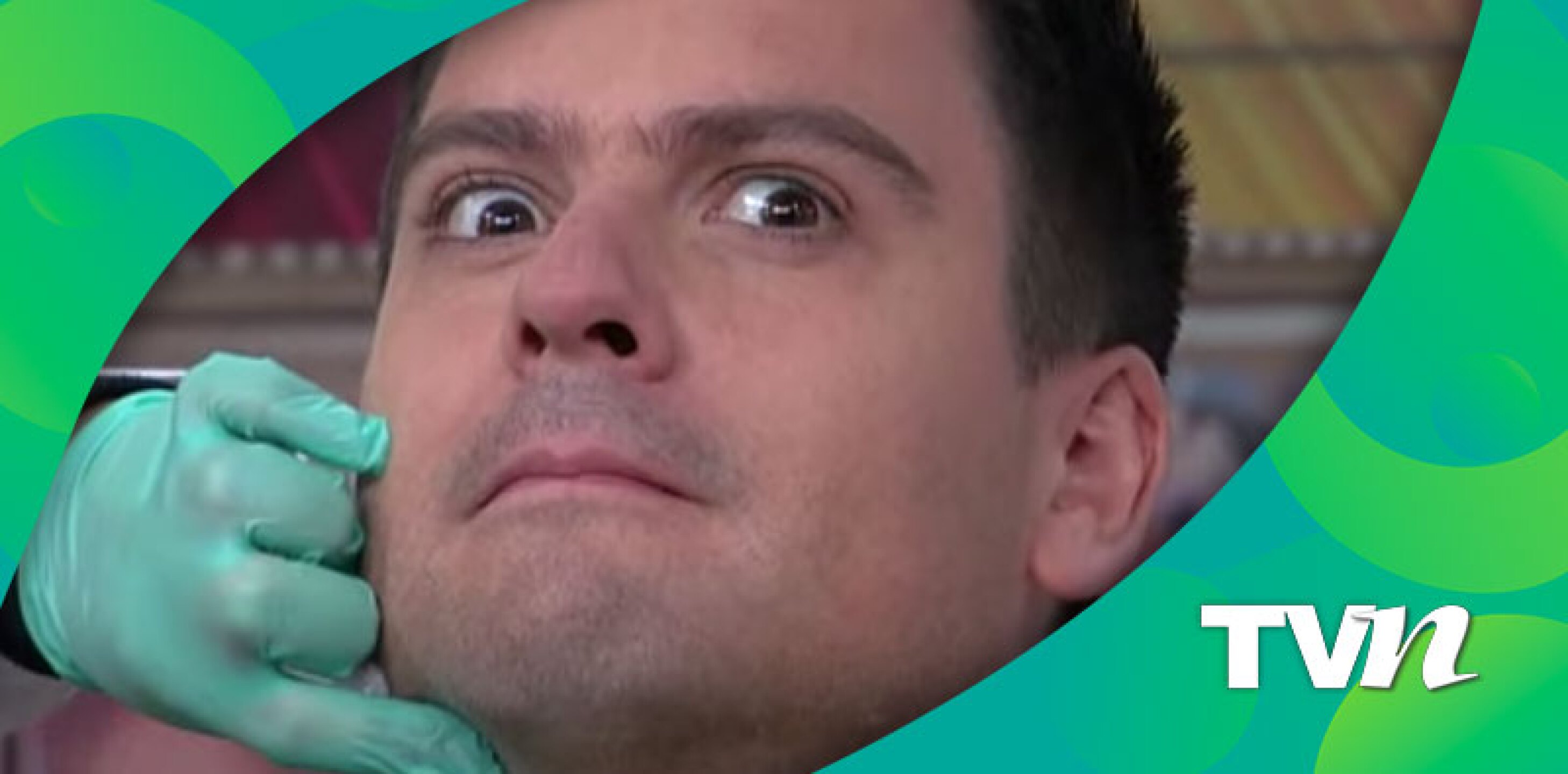 VIDEO:Carlos Quirarte de VLA se somete a doloroso tratamiento estético en vivo