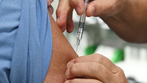 Reportan aumento de casos de influenza en escuelas de CDMX; piden vacunar a los niños si es que no lo han hecho.