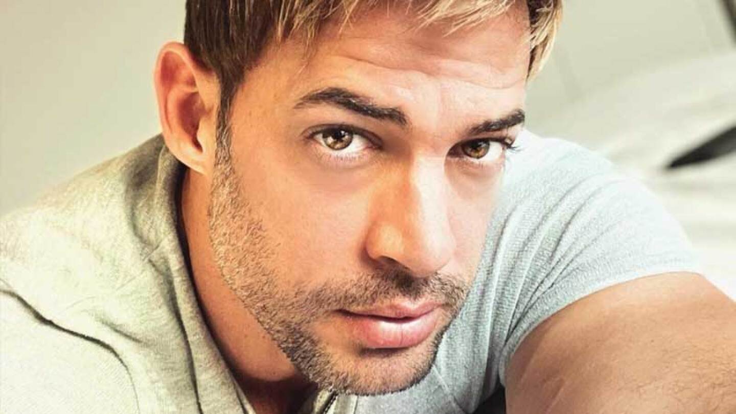 William Levy muestra orgulloso sus canas