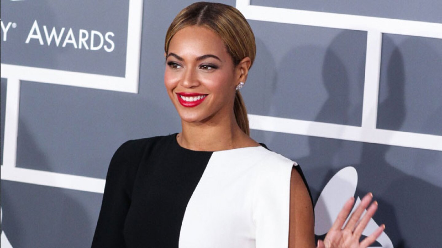 Beyoncé lanza documental y disco en Netflix.