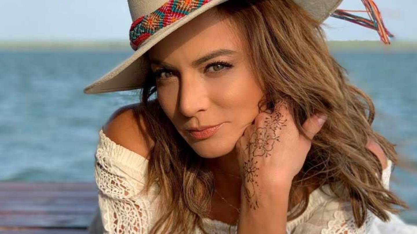 Silvia Navarro sorprende con foto junto a una mujer