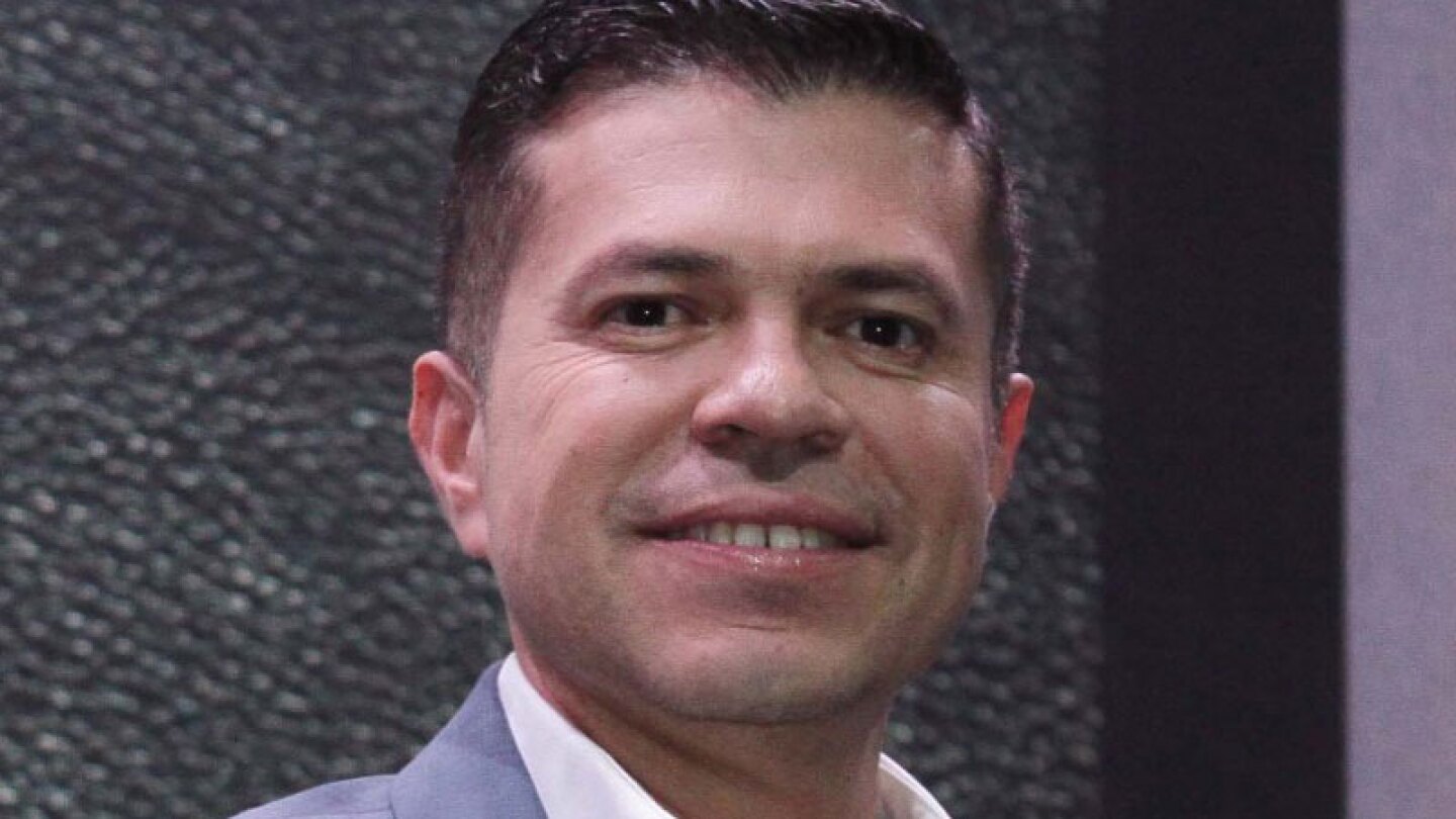 Jorge Medina publica foto íntima y un detalle desata burlas