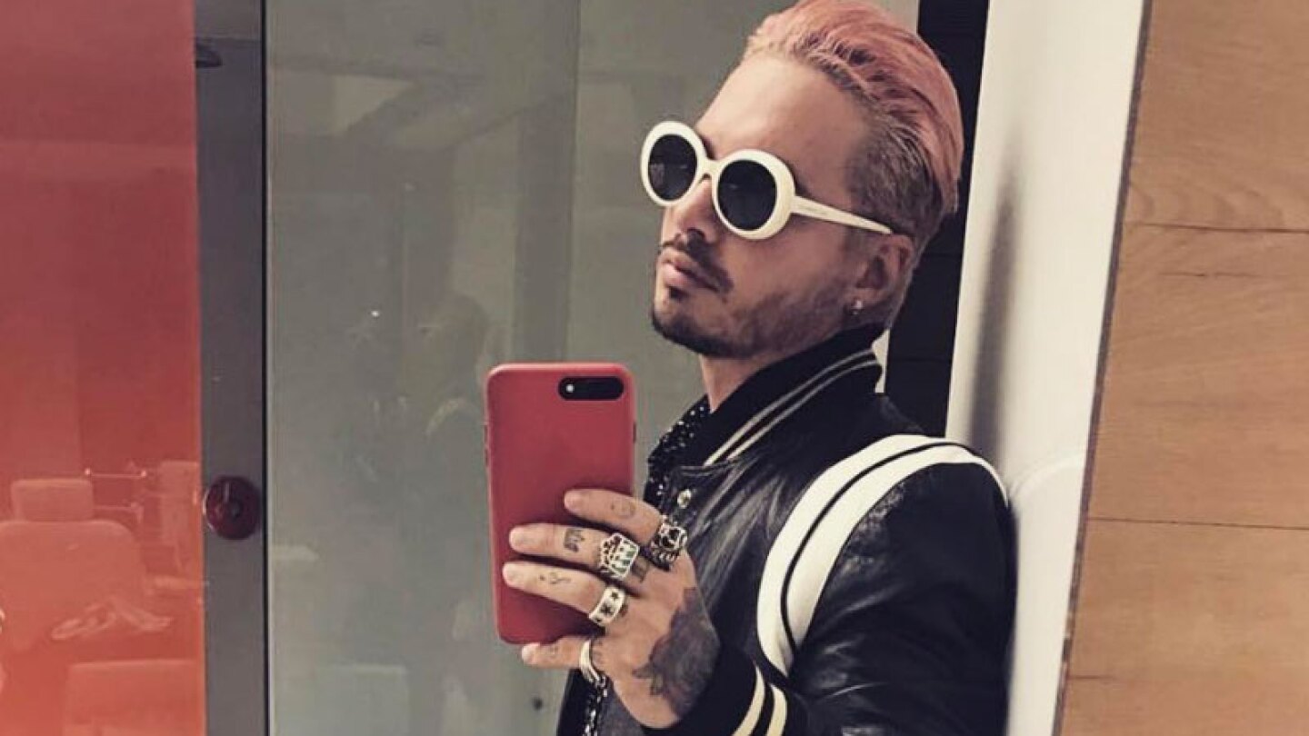 J Balvin estrena novia, ante rumores sobre su sexualidad.