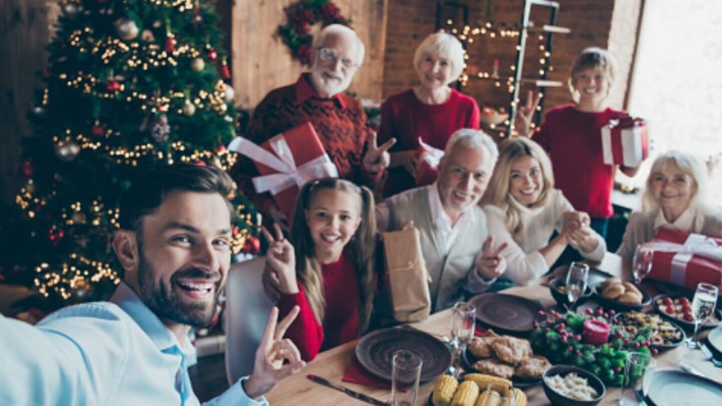 feliz navidad regalos árbol familia feliz año nuevo