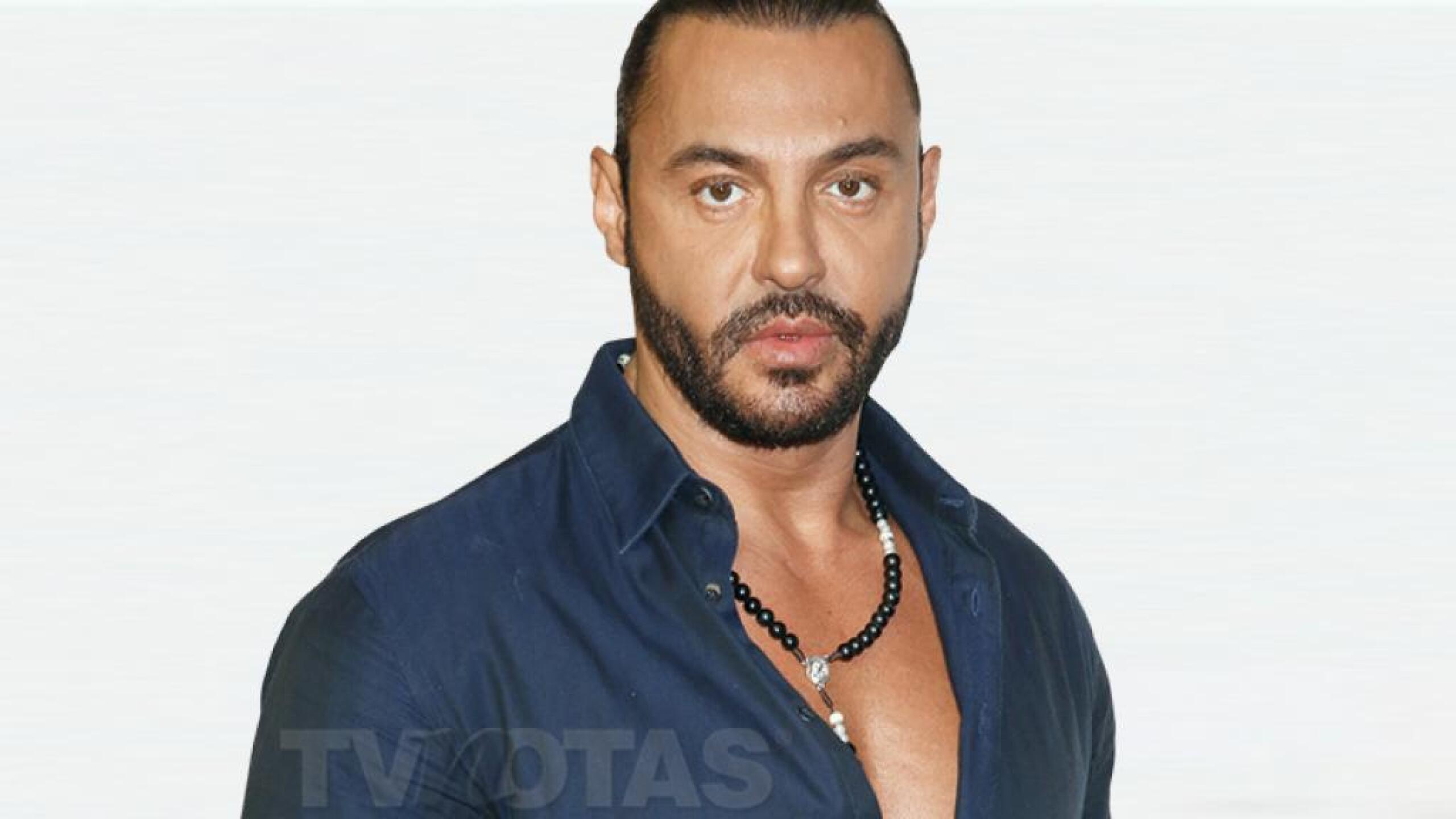 El actor y ex luchador aseguró que no cambiaría por nada del mundo a su esposa.