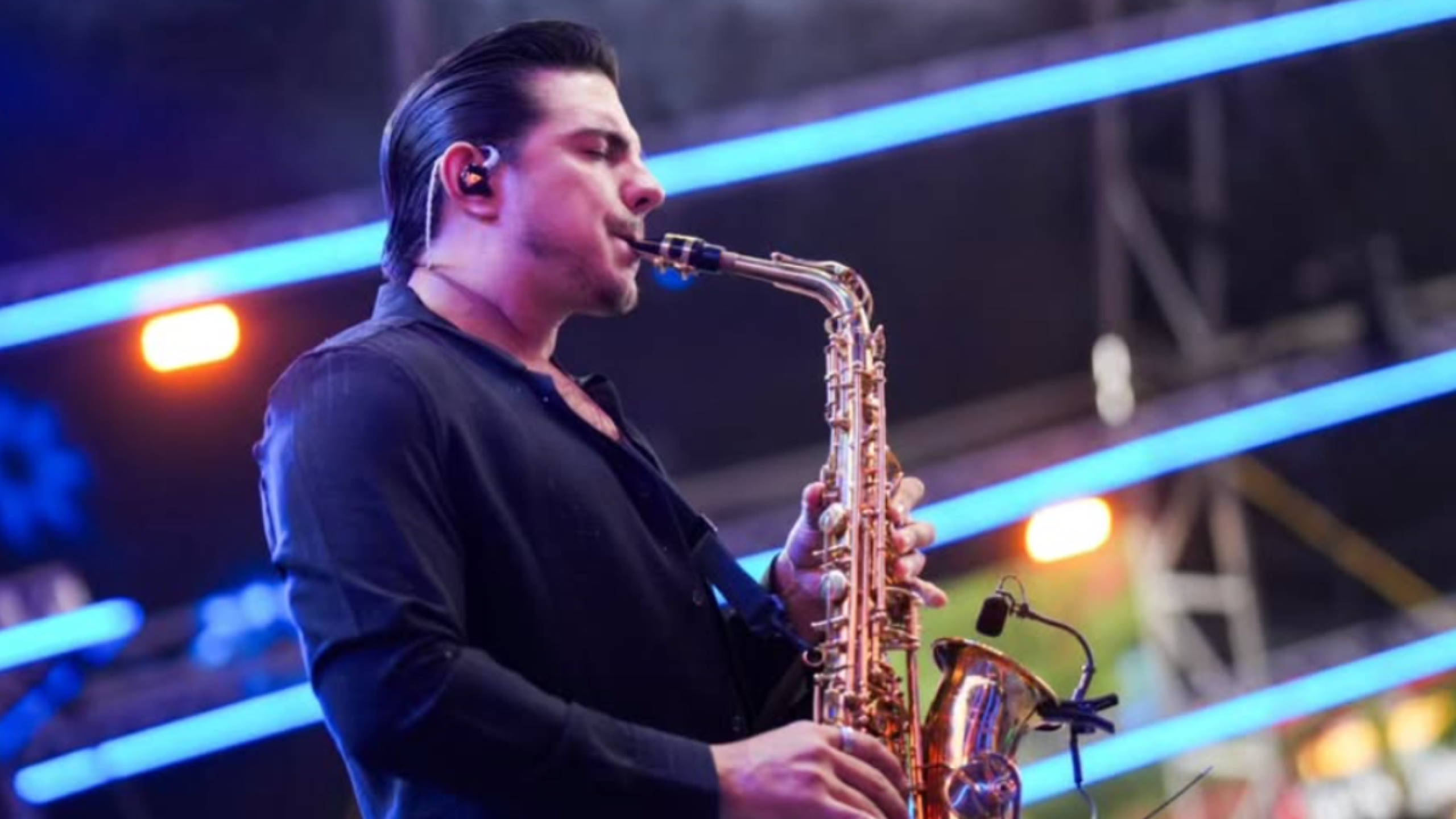 Vadhir Derbez Músico.png