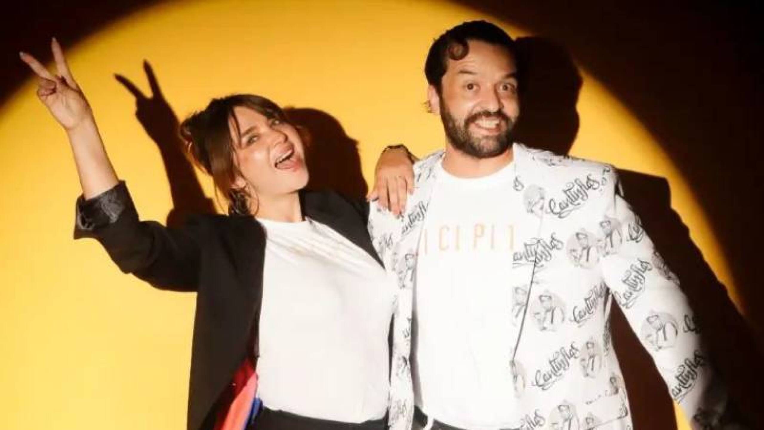 Daniela Luján y su prometido