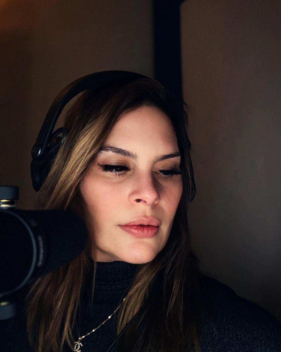 Mary Boquitas graba su podcast En boca cerrada