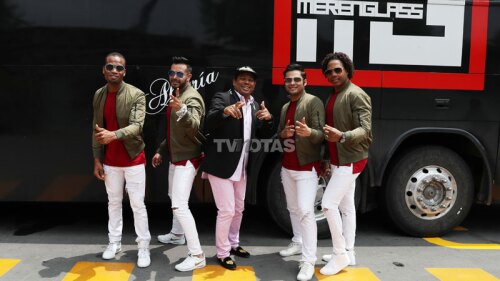 Platicamos con la agrupación y nos contaron todo lo que tienen preparado para el festejo; además nos presentaron su autobús