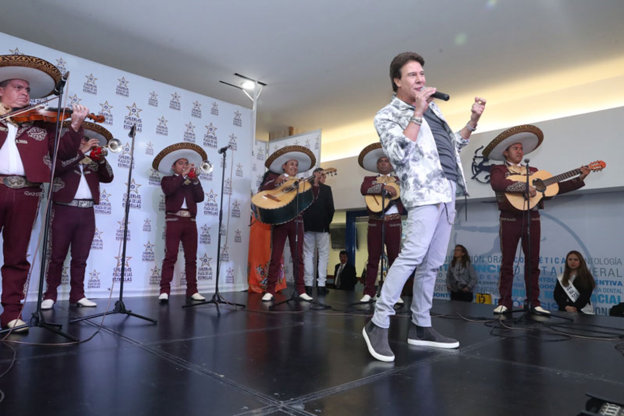 Al final, cantó con mariachi y estuvo muy emocionado con su público.