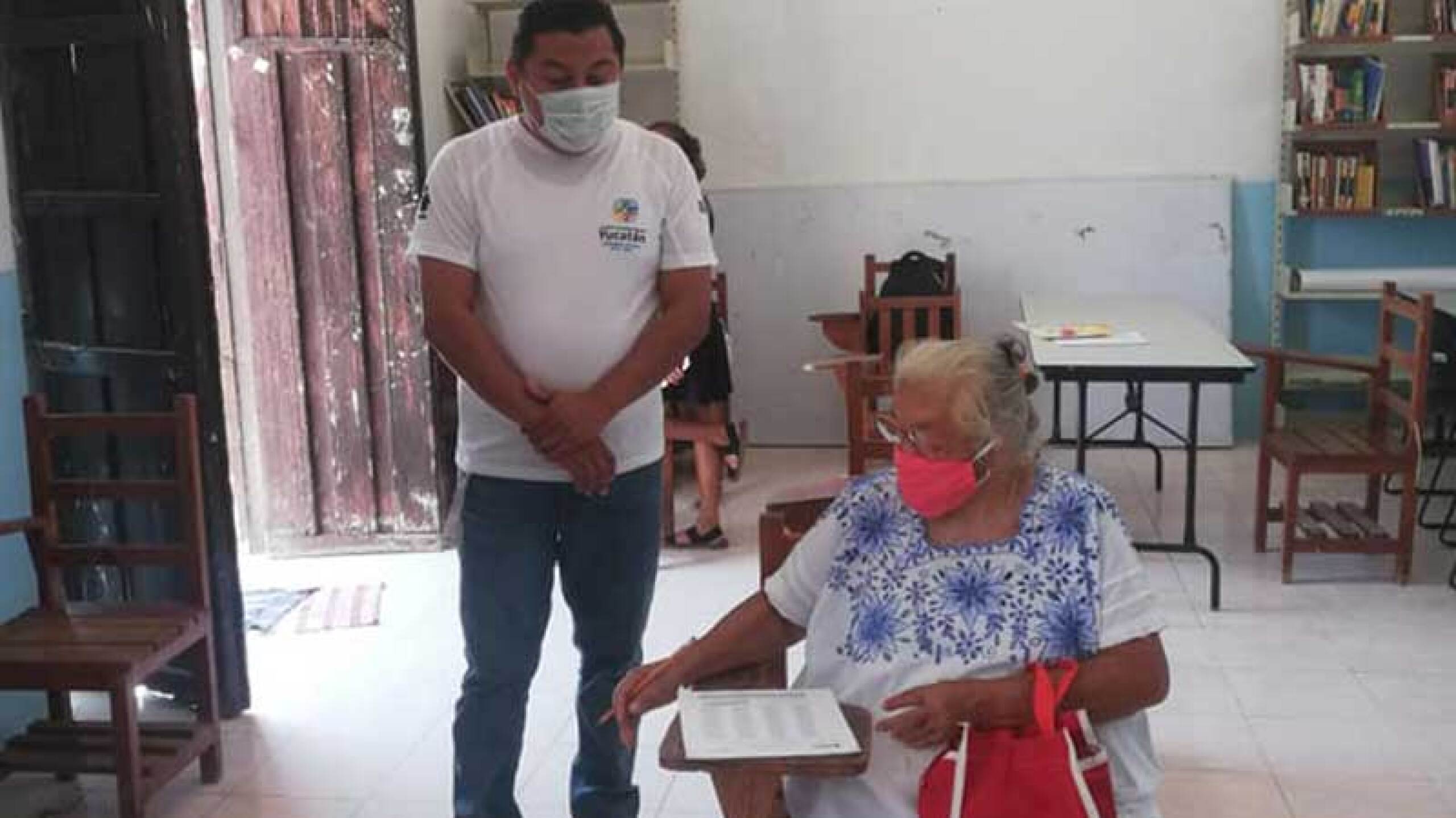Abuelita de 71 años culmina la primaria